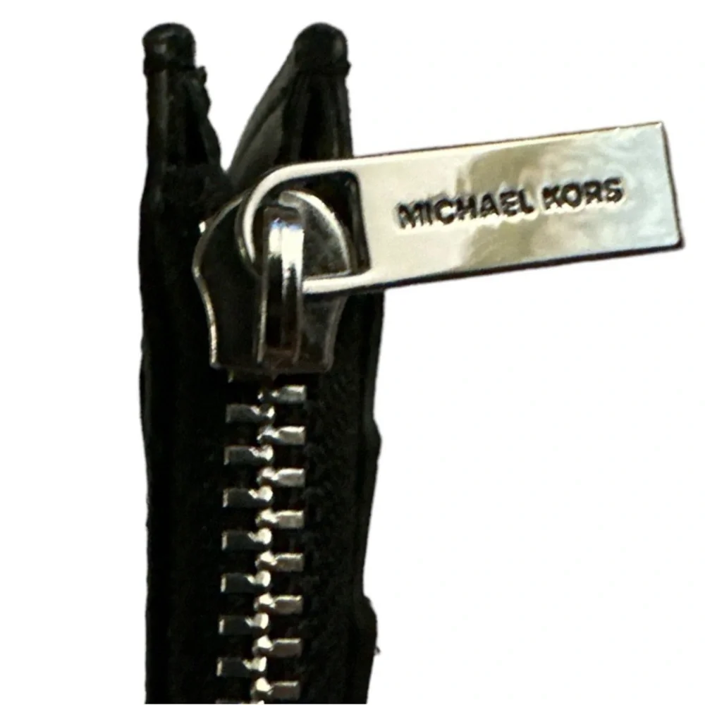 Michael Kors- Men’s Cooper L-Zip Wallet- NWOT